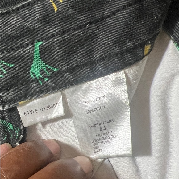 LRG/Lifted Research Group Black CargoShorts with Dinosaur Print Sz.44 - Picture 6 of 12